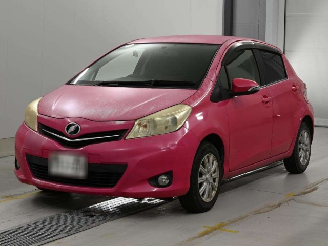 TOYOTA VITZ — фото