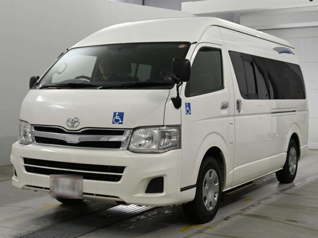 TOYOTA HIACE — фото
