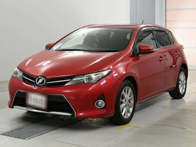TOYOTA AURIS — фото