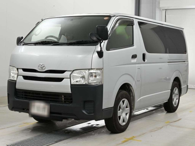 TOYOTA HIACE — фото