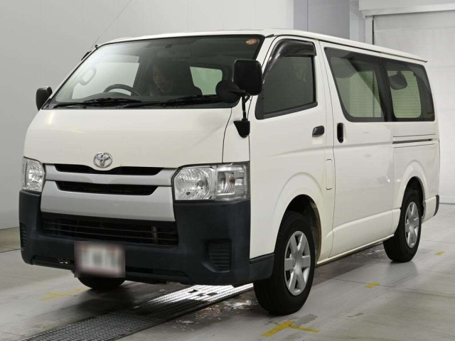 TOYOTA HIACE — фото