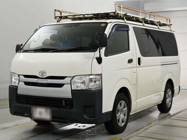 TOYOTA HIACE — фото