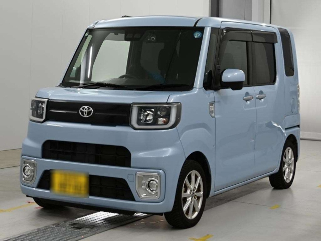 TOYOTA PIXIS — фото