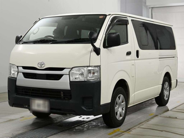 TOYOTA HIACE — фото