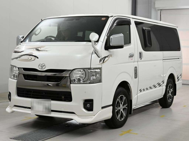 TOYOTA HIACE — фото