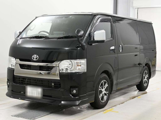 TOYOTA HIACE — фото