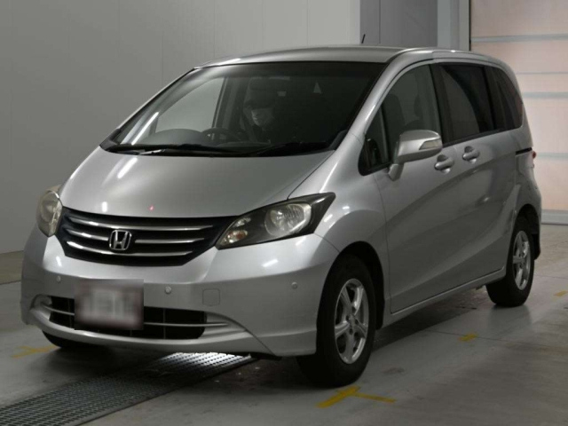 HONDA FREED — фото