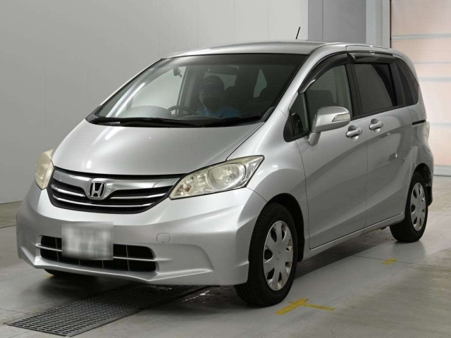 HONDA FREED — фото