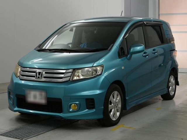 HONDA FREED — фото