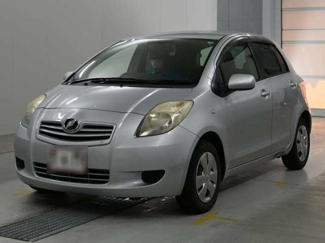 TOYOTA VITZ — фото