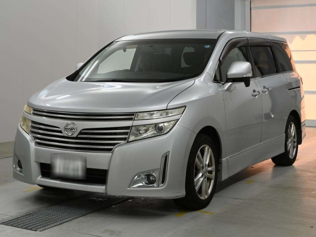 NISSAN ELGRAND — фото