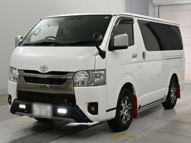 TOYOTA HIACE — фото