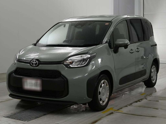 TOYOTA SIENTA — фото