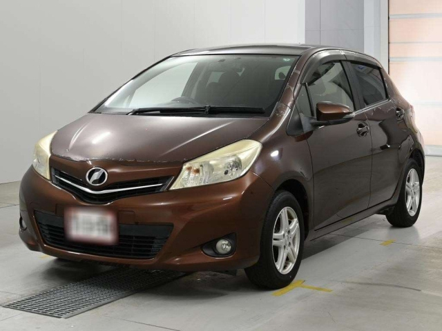 TOYOTA VITZ — фото