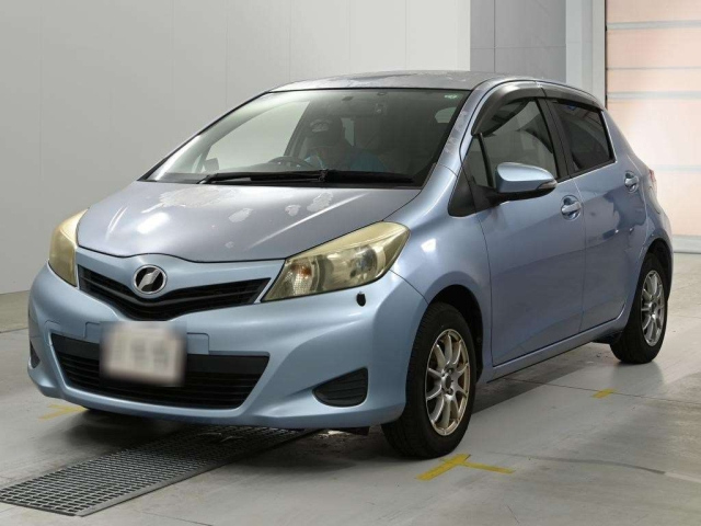 TOYOTA VITZ — фото