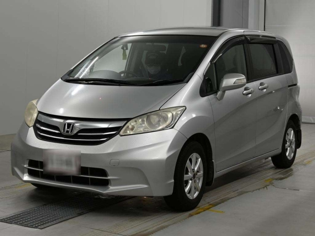 HONDA FREED — фото
