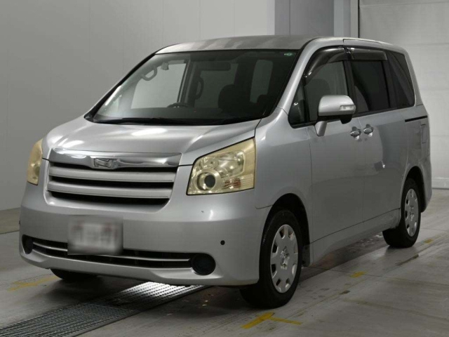 TOYOTA NOAH — фото