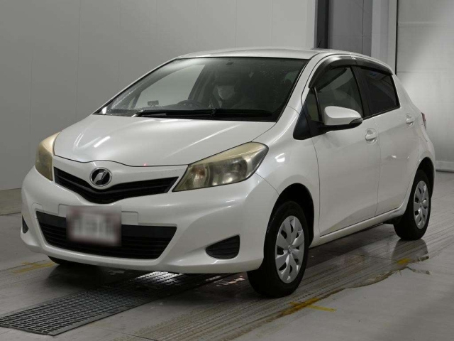 TOYOTA VITZ — фото