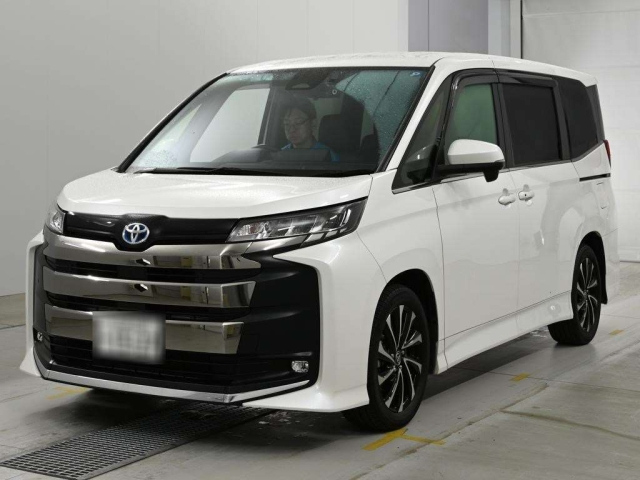TOYOTA NOAH — фото