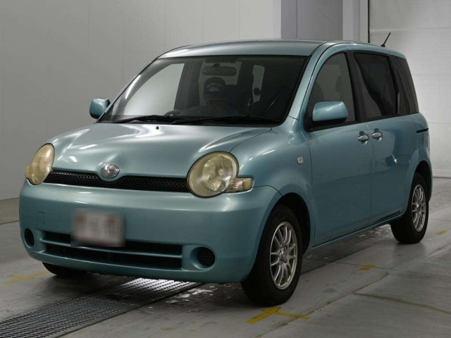 TOYOTA SIENTA — фото
