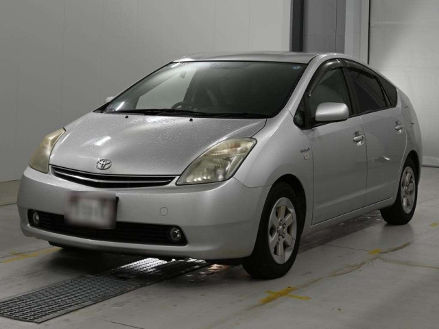 TOYOTA PRIUS — фото