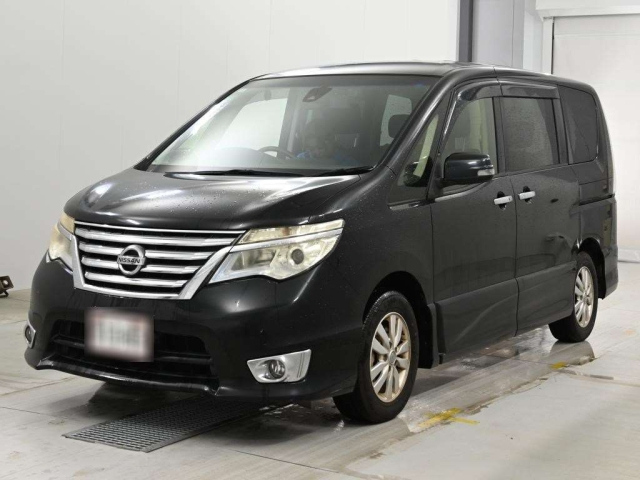 NISSAN SERENA — фото