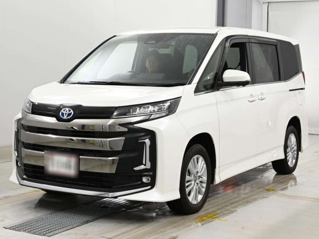 TOYOTA NOAH — фото