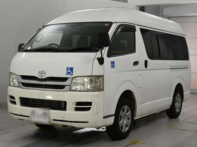 TOYOTA HIACE — фото