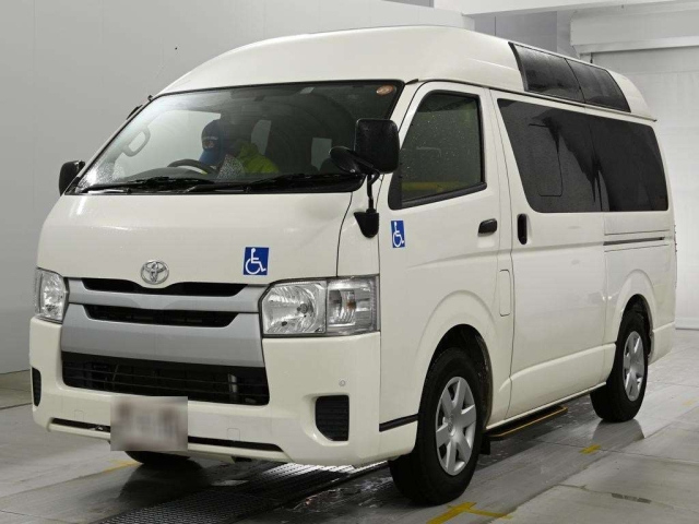 TOYOTA HIACE — фото