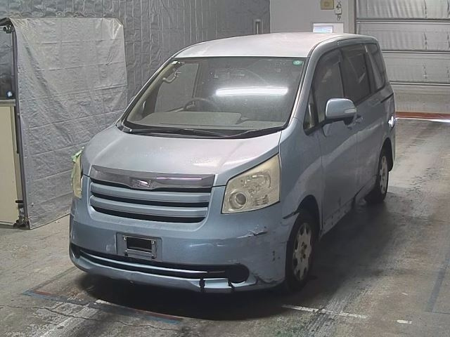 TOYOTA NOAH — фото