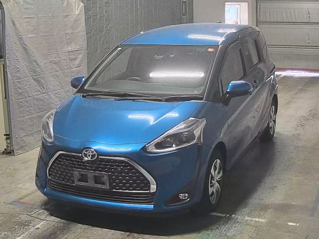 TOYOTA SIENTA — фото