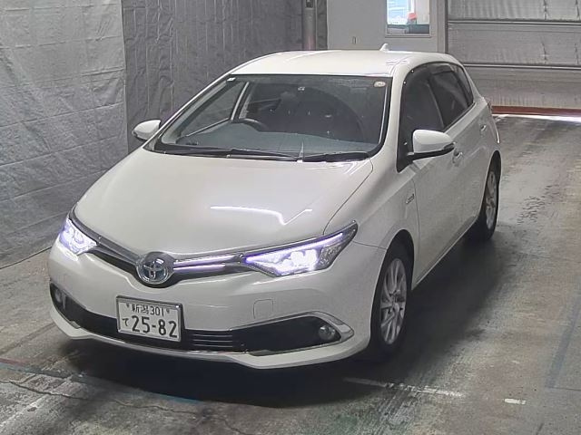 TOYOTA AURIS — фото