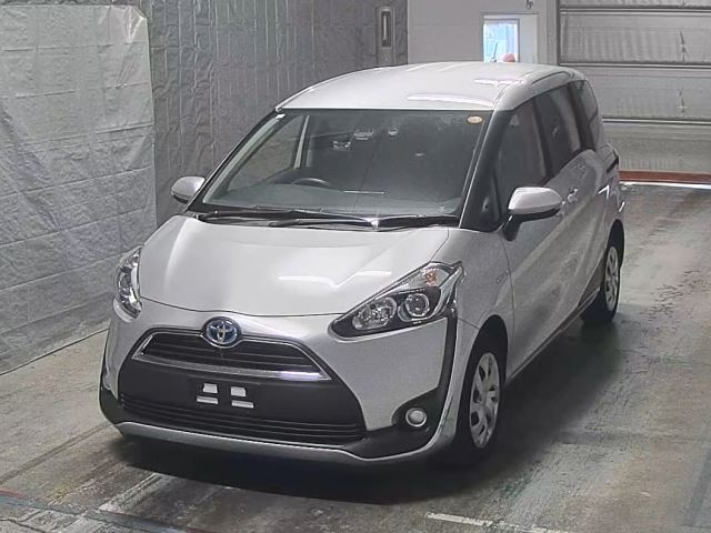 TOYOTA SIENTA — фото