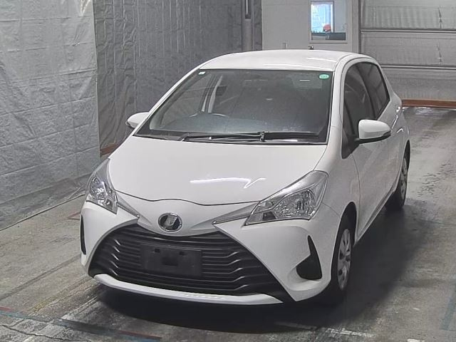 TOYOTA VITZ — фото