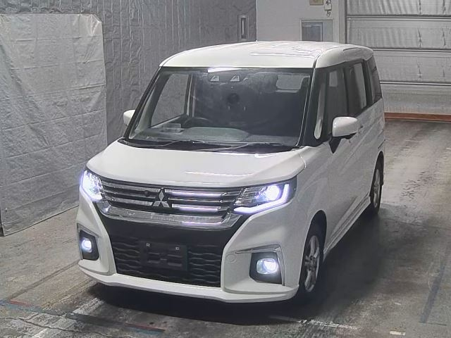 MITSUBISHI DELICA — фото