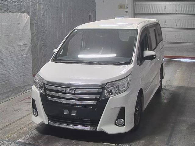 TOYOTA NOAH — фото