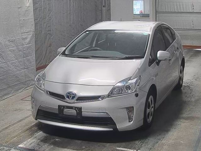 TOYOTA PRIUS — фото