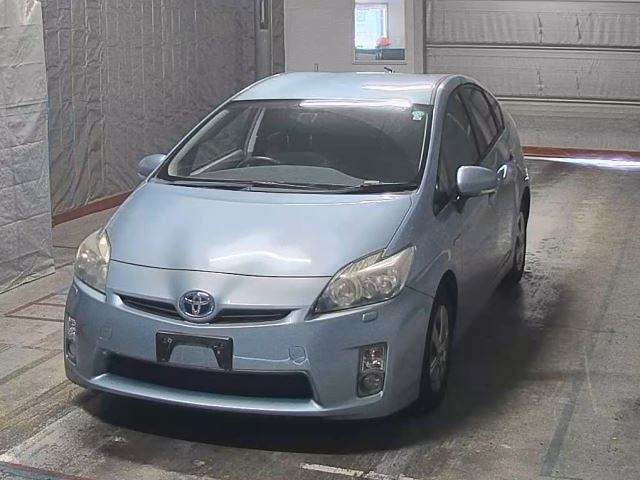 TOYOTA PRIUS — фото