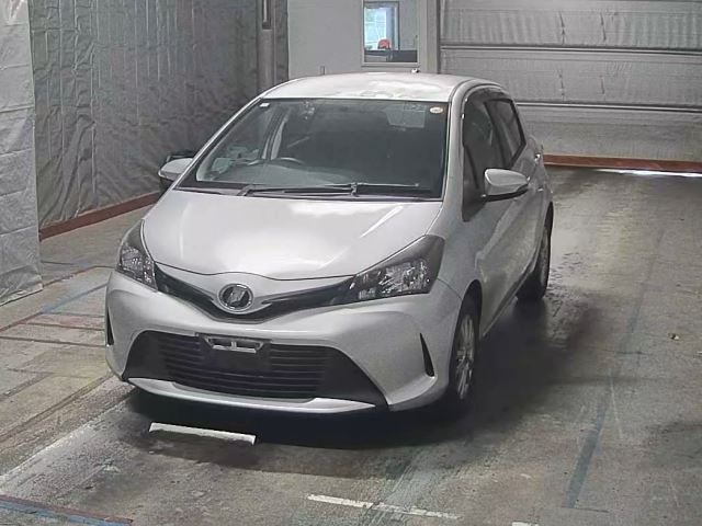 TOYOTA VITZ — фото