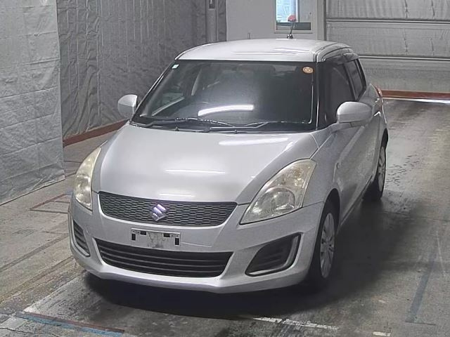 SUZUKI SWIFT — фото