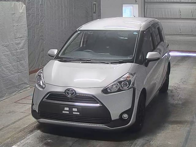 TOYOTA SIENTA — фото