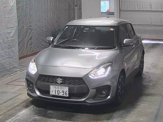 SUZUKI SWIFT — фото
