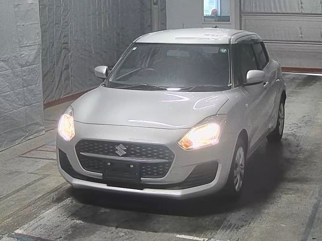 SUZUKI SWIFT — фото