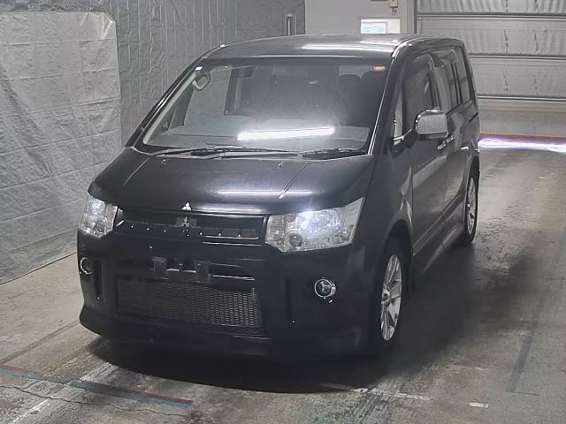 MITSUBISHI DELICA — фото
