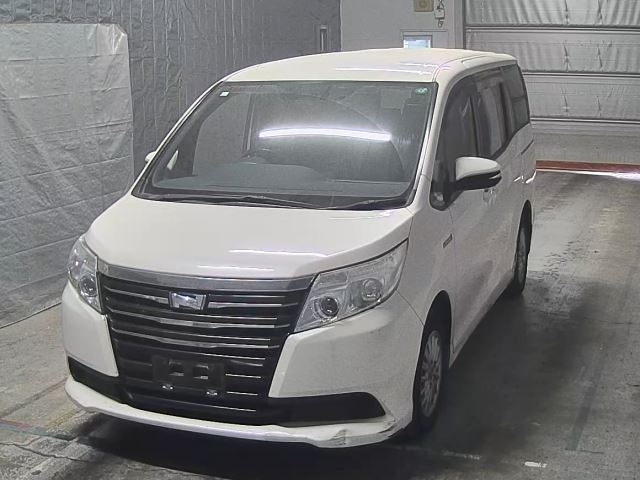 TOYOTA NOAH — фото