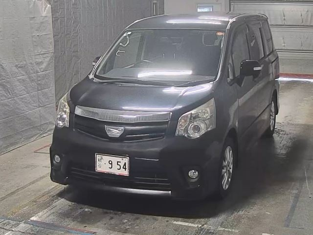 TOYOTA NOAH — фото