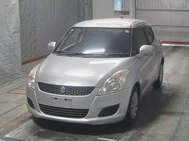 SUZUKI SWIFT — фото