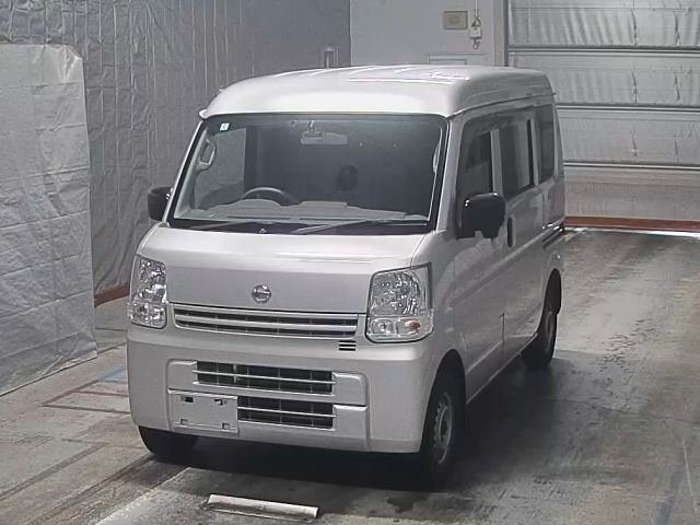 NISSAN CLIPPER — фото