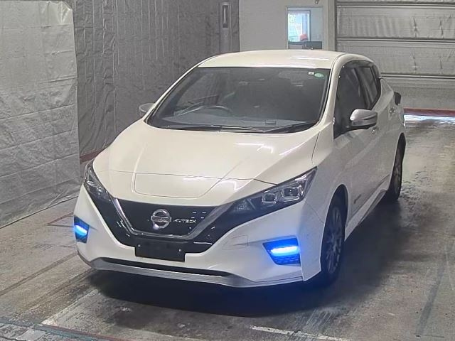 NISSAN LEAF — фото