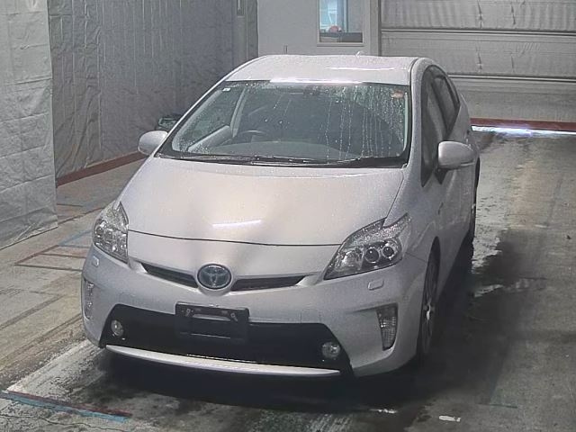 TOYOTA PRIUS — фото
